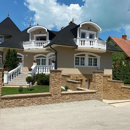Panka Vendeghaz Emeleti Apartment *